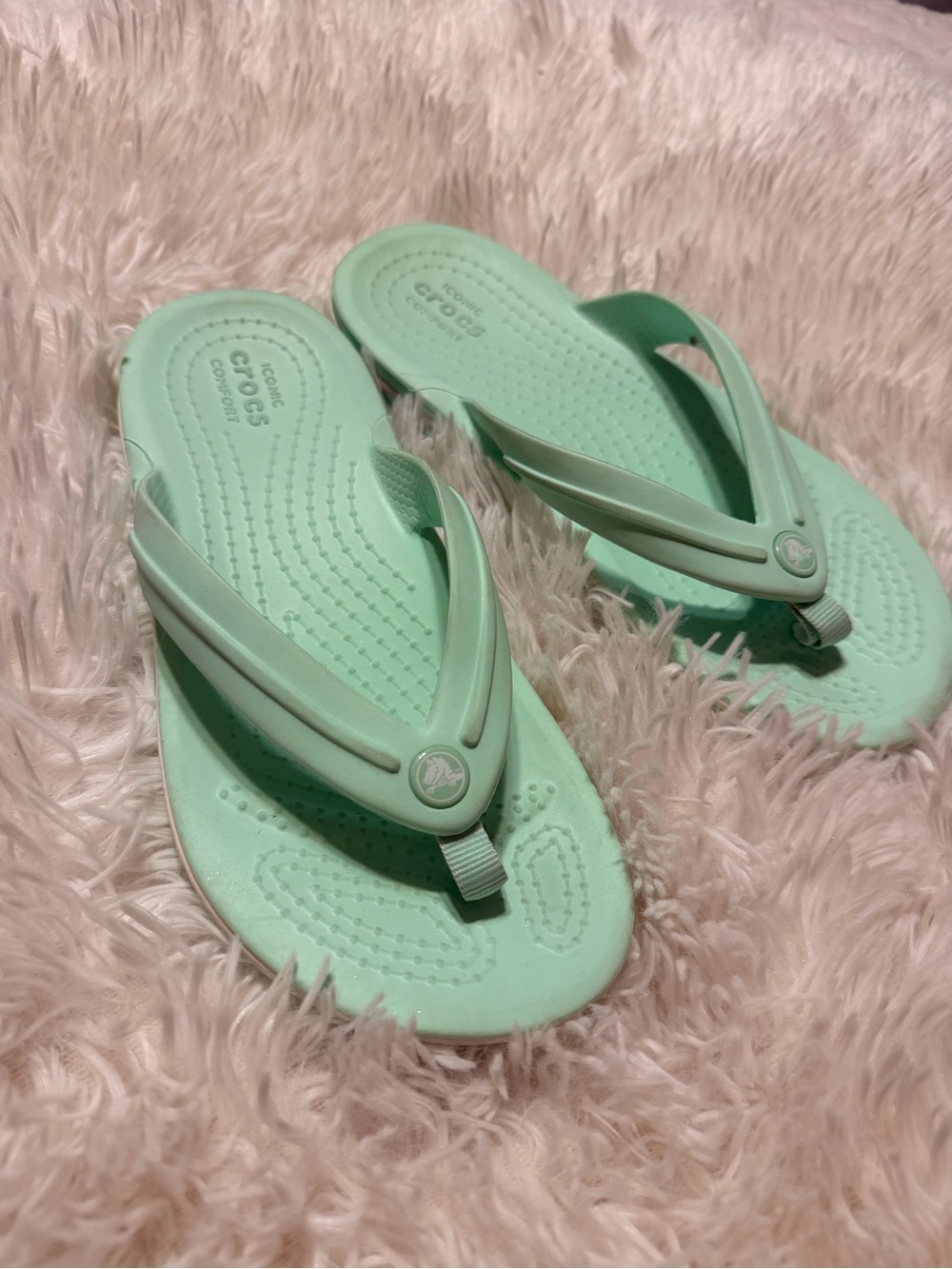 CROCS Mint Green Classic Flip Flops little girls size 1J